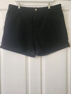 Jen 7 Black Rolled-Hem Jean Shorts - Women's 16